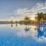 🏖️ ¡Descubre el paraíso en el Hotel Playa Cálida! Guía completa de alojamiento en la playa más espectacular 🌴