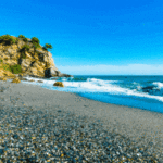 🏖️ ¡Descubre la mágica vista de la playa de oro! Los mejores destinos para disfrutar
