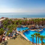 🌴✨Descubre el paraíso en el Hotel Playa Capricho: ¡Diversión y relajación garantizadas!