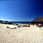 🏖️ Descubre los encantos de Playa Las Gemelas: ¡El paraíso playero que debes visitar!