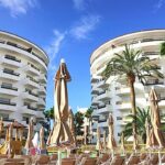🌴💼 El paraíso de descanso: Hotel Waikiki Gran Canaria te espera con los brazos abiertos
